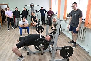 Четыре призовых места заняли приборостроители на открытом первенстве АПЗ по русскому жиму